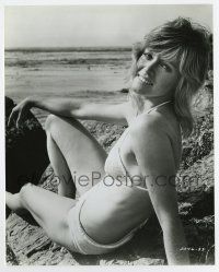 4m292 DONNA MILLS 7.5x9.5 still '71 in sexy bikini laying on beach in Play Misty for Me!