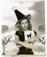 4m369 GALE ROBBINS 7.5x9.75 still '40s great close up in wacky bewitching Halloween costume!
