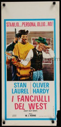 4p590 WAY OUT WEST Italian locandina R50s wacky artwork from Laurel & Hardy classic!