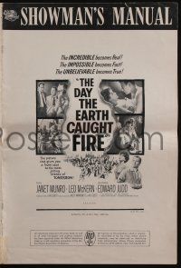 4s413 DAY THE EARTH CAUGHT FIRE pressbook '62 Val Guest sci-fi, most jolting events of tomorrow!