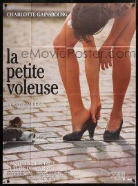 4y778 LITTLE THIEF French 1p '88 great close up of Charlotte Gainsbourg's sexy legs!