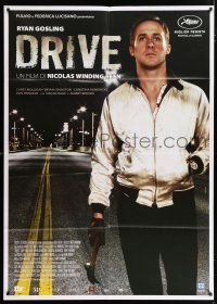 4y084 DRIVE Italian 1p '11 best close up of Ryan Gosling as the driver holding hammer!