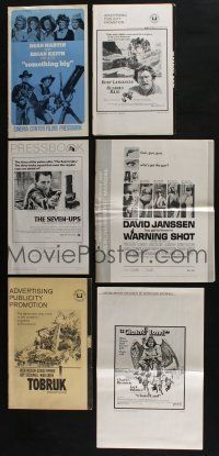 5a104 LOT OF 20 UNCUT PRESSBOOKS '60s-70s great advertising from a variety of different movies!