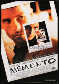 5c469 MEMENTO DS 1sh '00 Christopher Nolan, great Polaroid images of Guy Pearce & Carrie-Anne Moss!