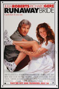 5c623 RUNAWAY BRIDE advance DS 1sh '99 great image of Richard Gere sitting with sexy Julia Roberts!