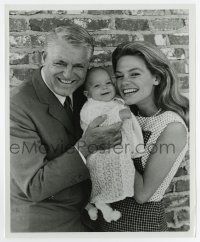 5d203 CARY GRANT/DYAN CANNON publicity 8x10 '66 family portrait with daughter Jennifer by Trumple!