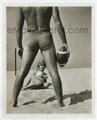 5d208 CHAPMAN REPORT 8x10 still '62 sexy Glynis Johns in bikini seen through beach hunk's legs!
