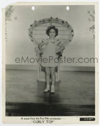 5d249 CURLY TOP 8x10 still '35 cute full-length smiling portrait of Shirley Temple by wicker chair!