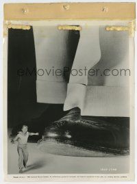 5d463 INCREDIBLE SHRINKING MAN 8x11 key book still '57 tiny Grant Williams about to get stepped on!