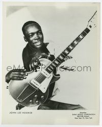 5d499 JOHN LEE HOOKER 8x10.25 music publicity still '50s great image of the R&B singer with guitar!