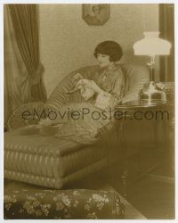 5d588 MARGARET LIVINGSTON deluxe 7.75x10 still '20s great image relaxing at home & stitching!