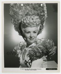 5d639 MOTHER WORE TIGHTS 8.25x10 still '47 great c/u of Betty Grable wearing wild hat & dress!