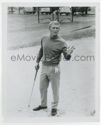 5d900 THOMAS CROWN AFFAIR candid 8.25x10 still '68 great c/u of Steve McQueen golfing in sand trap!