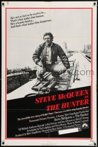 5f415 HUNTER 1sh '80 great image of bounty hunter Steve McQueen!