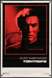 5f881 TIGHTROPE 1sh '84 Clint Eastwood is a cop on the edge, cool handcuff image!