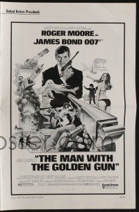 5h782 MAN WITH THE GOLDEN GUN pressbook '74 art of Roger Moore as James Bond 007 by Robert McGinnis