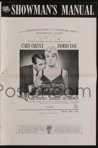 5h937 THAT TOUCH OF MINK pressbook '62 great image of Cary Grant nuzzling Doris Day's shoulder!