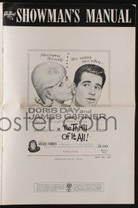 5h946 THRILL OF IT ALL pressbook '63 great images of pretty Doris Day & James Garner!