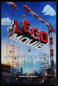 5k443 LEGO MOVIE teaser DS 1sh '14 cool image of title assembled w/cranes & plastic blocks!
