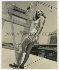 5t239 EVELYN KEYES signed deluxe 10.75x12.75 still '40 in sexy swimsuit when she made Before I Hang!
