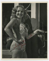 5t363 BETTY GRABLE signed 8x10 still '30s super sexy smiling close up wearing swimsuit!