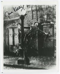 5t577 GENE KELLY signed 8x10.25 REPRO still '80s on a classic scene from Singin' in the Rain!