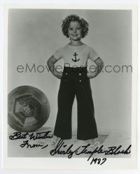 5t732 SHIRLEY TEMPLE signed 8x10 REPRO still '87 cute full-length portrait wearing beach outfit!
