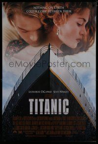 5z795 TITANIC DS 1sh '97 Leonardo DiCaprio, Kate Winslet, directed by James Cameron!