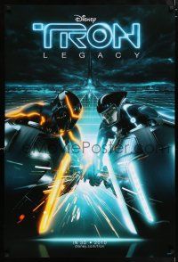 5z803 TRON LEGACY teaser DS 1sh '10 great different close up image of light cycles!