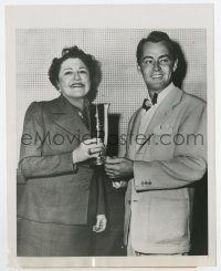 6a061 ALAN LADD 7.25x9 news photo '50 with Louella Parsons, voted year's most popular actor!