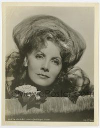 6a382 GRETA GARBO 8x10 still '37 close unsmiling portrait by flower & wearing cool hat from Conquest