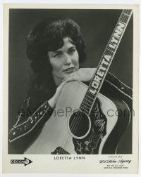 6a537 LORETTA LYNN 8x10 music publicity still '70s the famous country western singer with guitar!