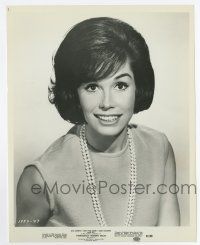 6a797 THOROUGHLY MODERN MILLIE 8x10.25 still '67 wonderful smiling portrait of Mary Tyler Moore!