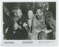 6a819 TOWERING INFERNO candid 8.25x10.25 still '74 Paul Newman, Steve McQueen & Dunaway laughing!