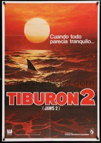 6j075 JAWS 2 Spanish '78 classic art of man-eating shark's fin in red water at sunset!