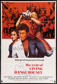 6s006 YEAR OF LIVING DANGEROUSLY English 1sh '83 Peter Weir, Mel Gibson, different art!