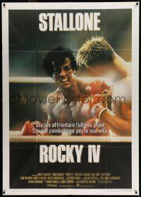 6w929 ROCKY IV Italian 1p '86 different image of Sylvester Stallone fighting in boxing ring!