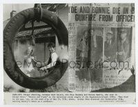 6x081 BONNIE & CLYDE 7.5x9.75 still '67 Dunaway & Beatty shooting tire + real newspaper headline!