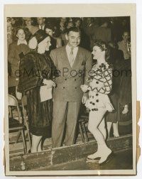 6x133 CLARK GABLE/ANITA COLBY 6x8 news photo '45 smiling at Ice Capades Queen Donna Atwood!