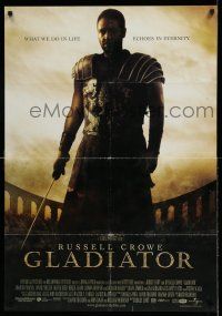 7f058 GLADIATOR Pakistani '00 Ridley Scott, cool image of Russell Crowe in the Coliseum!