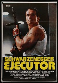7f465 RAW DEAL Spanish '86 great close up of tough guy Arnold Schwarzenegger with gun!