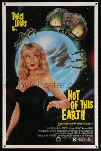 7g552 NOT OF THIS EARTH 1sh '88 sexy Traci Lords, artwork of creepy bug-eyed alien!