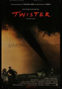 7g798 TWISTER advance DS 1sh '96 storm chasers Bill Paxton & Helen Hunt running away from tornado!