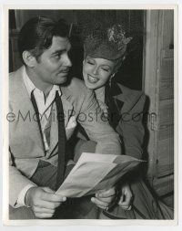 7m466 HONKY TONK candid 8x10 key book still '41 Clark Gable & Lana Turner laugh over a funny letter