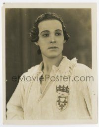 7m767 RUDOLPH VALENTINO 8x10.25 still '24 great c/u in embroidered shirt from Monsieur Beaucaire!