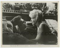 7m794 SOME LIKE IT HOT 8.25x10 still '59 Tony Curtis stares at Marilyn Monroe in classic scene!