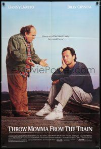 8f896 THROW MOMMA FROM THE TRAIN 1sh '87 great image of Danny DeVito, Billy Crystal!