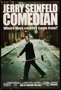 8k169 COMEDIAN advance 1sh '02 great image of Jerry Seinfeld walking across street with microphone!