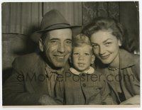 8s361 HUMPHREY BOGART/LAUREN BACALL 7.75x10 still '51 smiling portrait with their son Stephen!