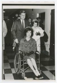 8s424 JOHN F. KENNEDY/JACQUELINE KENNEDY ONASSIS 6.25x9 news photo '60 after the birth of John Jr!